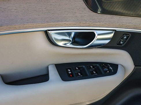 New 2026 Volvo XC90 T8 Plus w/ Protection Package Premier image 30