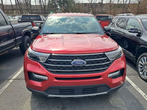 Used 2020 Ford Explorer XLT w/ Equipment Group 202A image 2