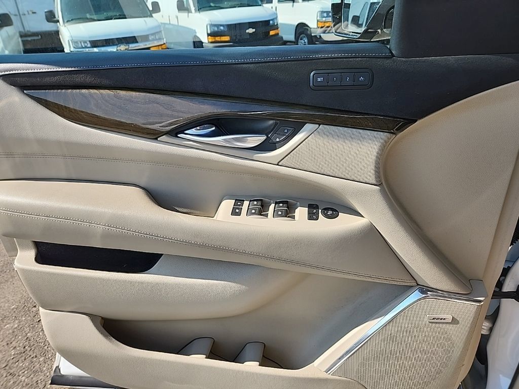 Certified 2018 Cadillac Escalade Premium Luxury AWD/4WD image 31