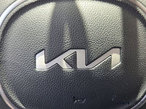 Certified 2026 Kia Carnival FWD image 30