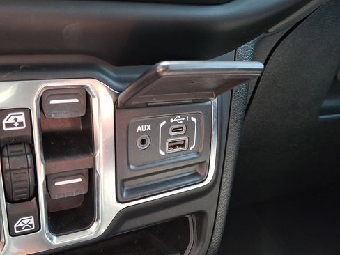 Used 2021 Jeep Wrangler Unlimited Sahara AWD/4WD image 24