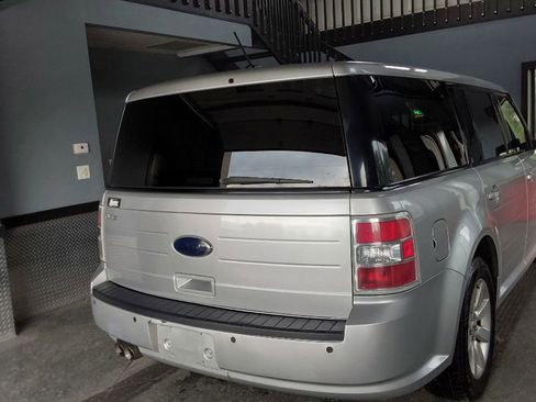 Used 2009 Ford Flex SE FWD image 11