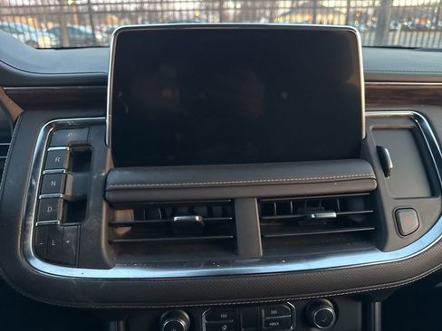 Used 2023 Chevrolet Suburban Premier image 8