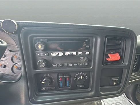 Used 2004 GMC Sierra 2500 SLE w/ Heavy-Duty Power Package image 14