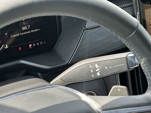 Used 2025 GMC Acadia Elevation image 30