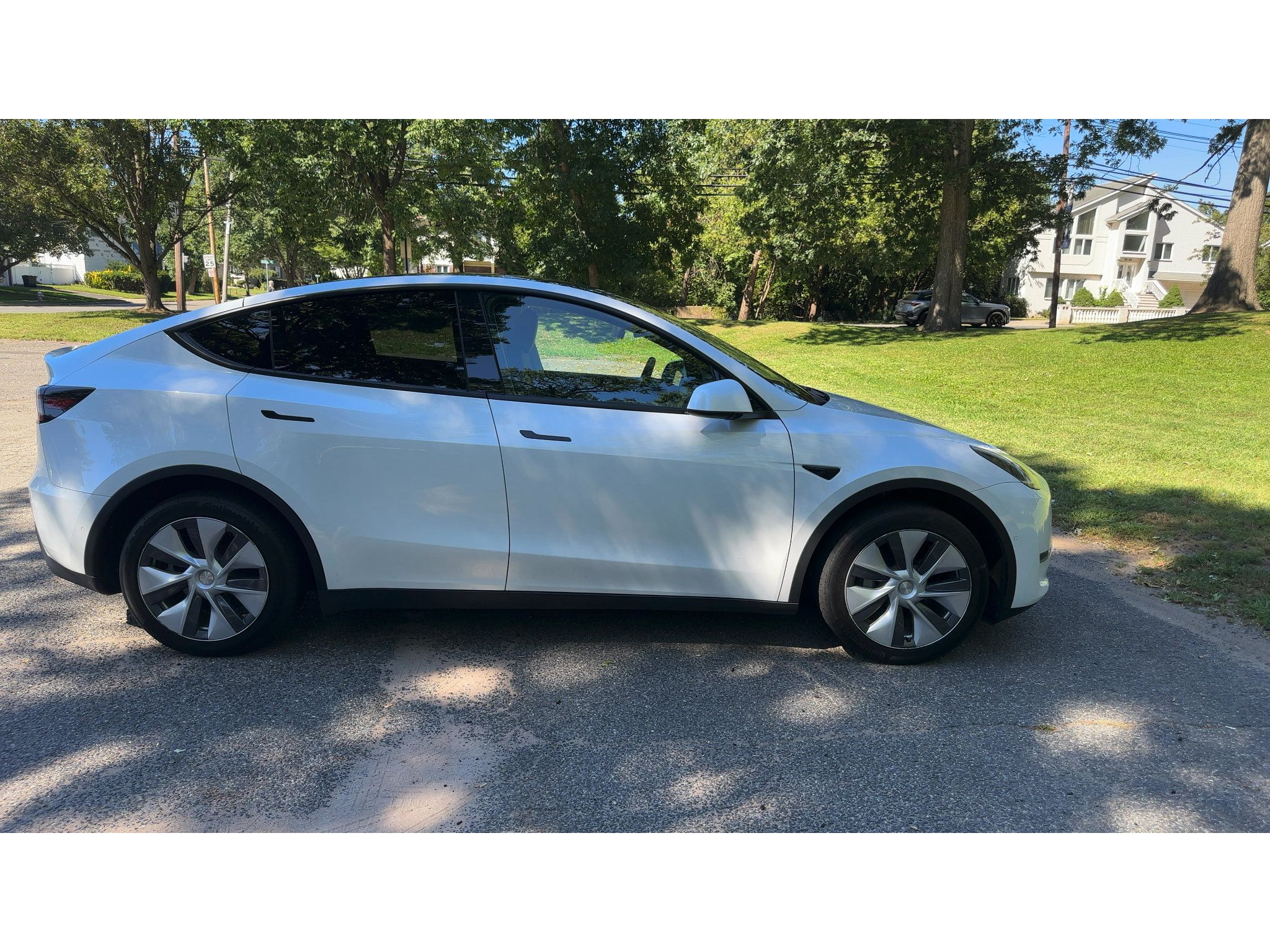 Used 2022 Tesla Model Y Long Range AWD/4WD image 4