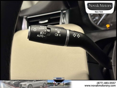 Used 2023 Land Rover Discovery Sport SE image 19