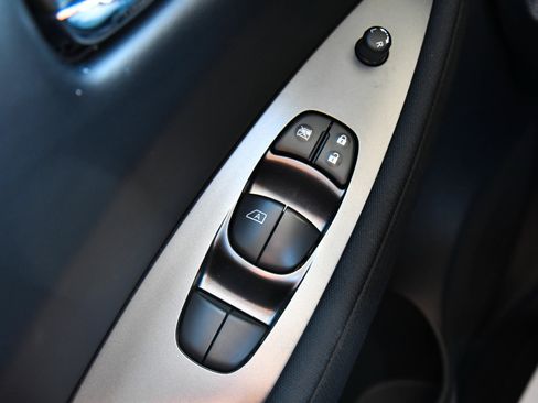 Used 2025 Nissan Leaf S FWD image 31