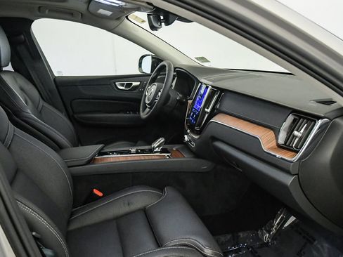 Certified 2023 Volvo XC60 B5 Ultimate w/ Climate Package FWD image 16