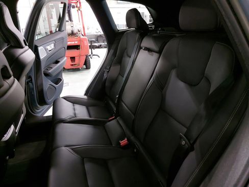 Used 2022 Volvo XC60 B6 R-Design w/ Advanced Package image 15