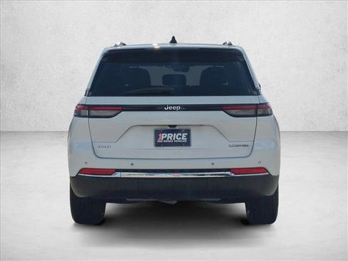 Used 2023 Jeep Grand Cherokee Limited w/ Trailer Tow Prep Group (B) AWD/4WD image 6