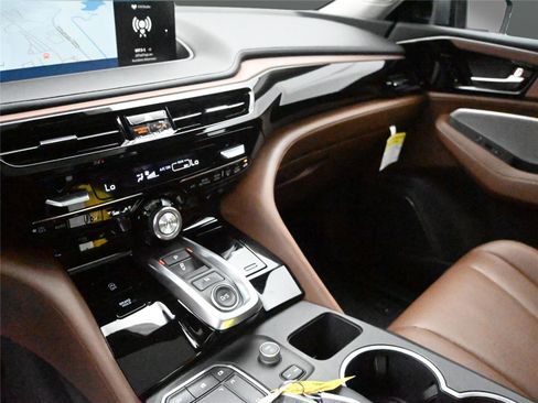 Certified 2023 Acura MDX SH-AWD w/ Technology Package image 4