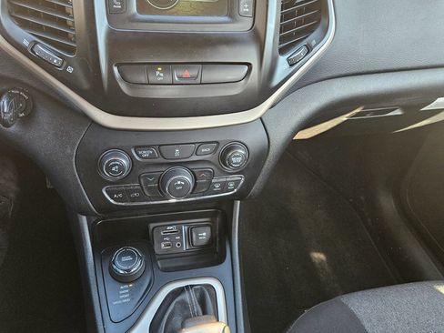 Used 2017 Jeep Cherokee Sport w/ Safety Group AWD/4WD image 12