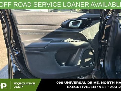 Used 2025 Jeep Compass Limited w/ Sun & Sound Group AWD/4WD image 9