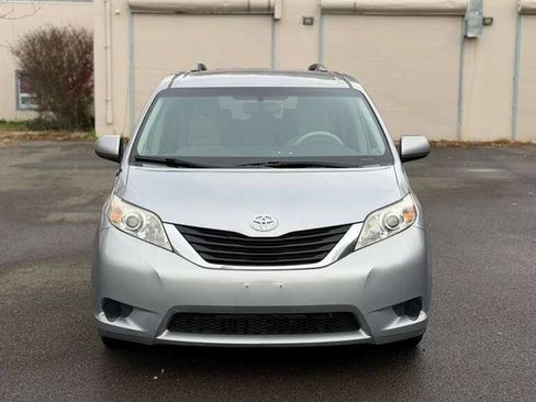 Used 2014 Toyota Sienna LE image 10