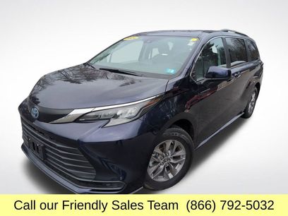 Used 2024 Toyota Sienna LE w/ LE Plus Package