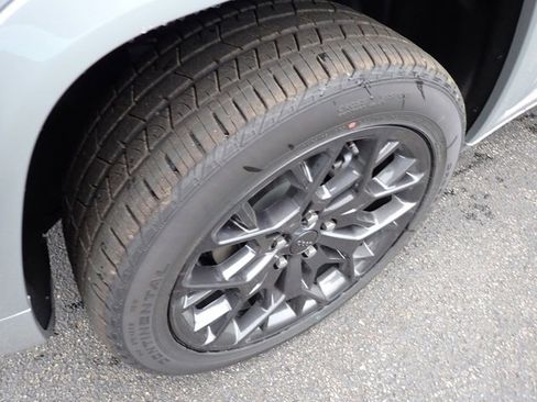 New 2025 Jeep Grand Cherokee Summit image 9