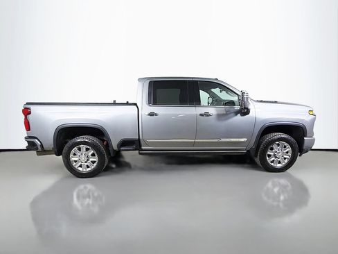 Used 2024 Chevrolet Silverado 2500 High Country w/ Technology Package AWD/4WD image 5