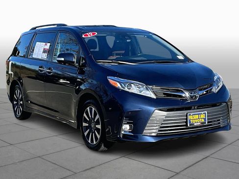 Used 2019 Toyota Sienna Limited Premium image 2