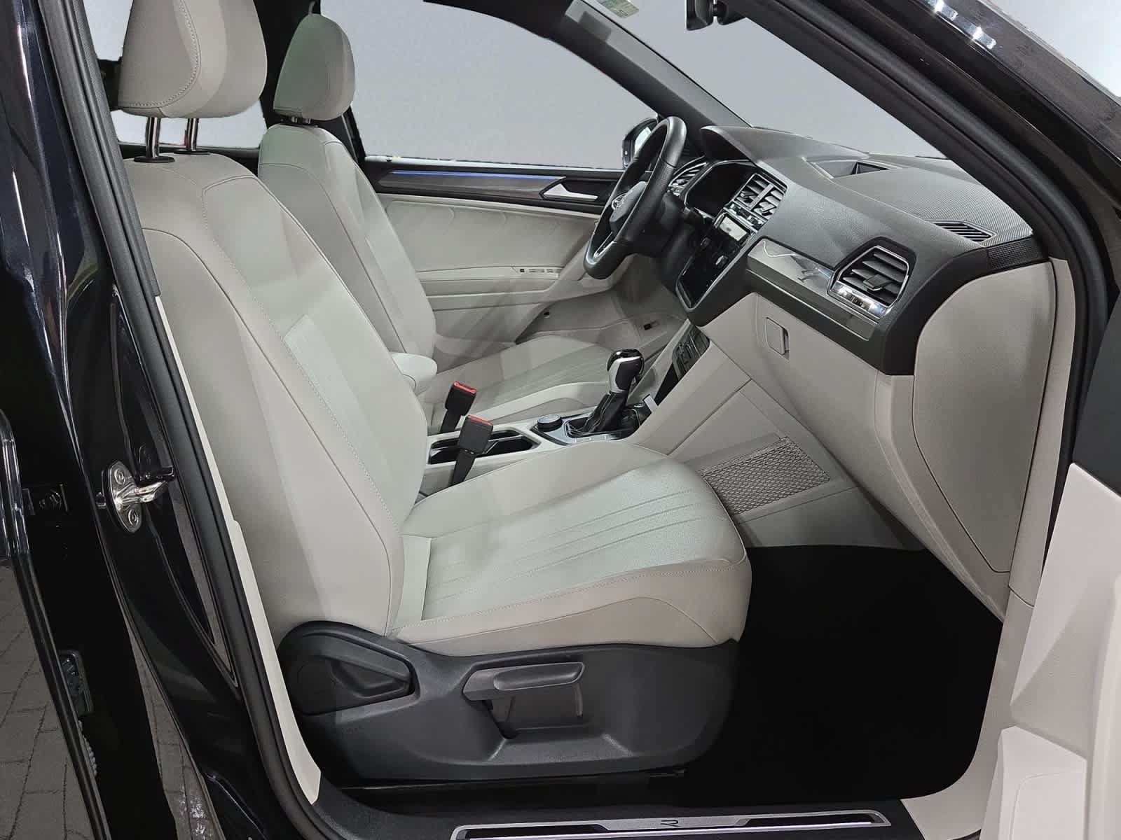 Used 2024 Volkswagen Tiguan SE R-Line AWD/4WD image 20