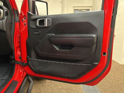 Used 2018 Jeep Wrangler Unlimited Sport S image 16