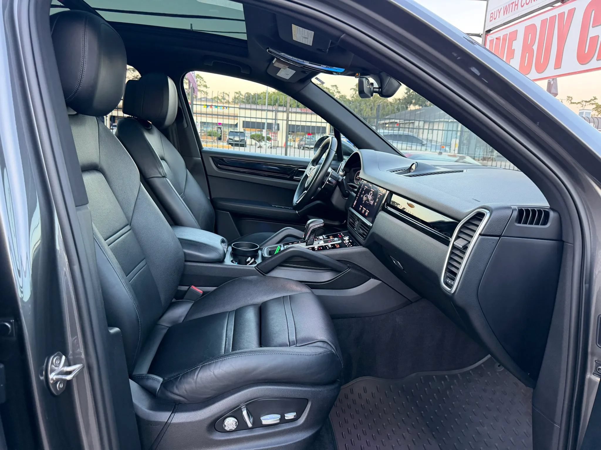 Used 2019 Porsche Cayenne S AWD/4WD image 21