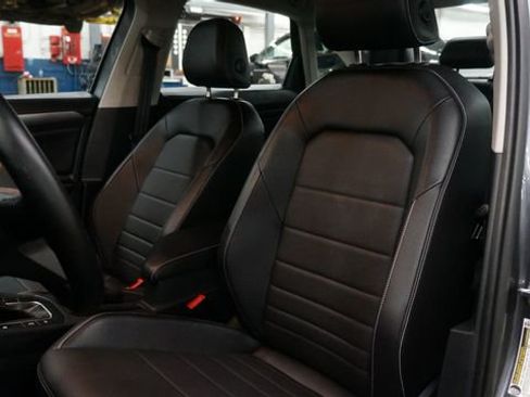 Certified 2023 Volkswagen Jetta SE image 11