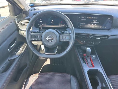 Used 2025 Nissan Kicks SR image 8