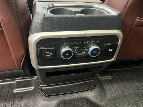 Used 2022 Ford Expedition Limited image 15