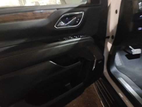 Used 2023 Chevrolet Suburban Premier image 6