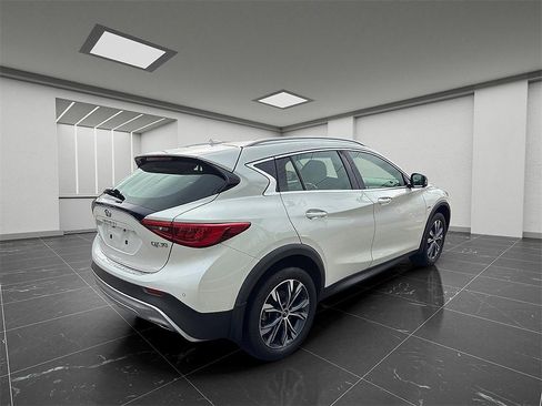 Used 2019 INFINITI QX30 Premium w/ Navigation Package image 15