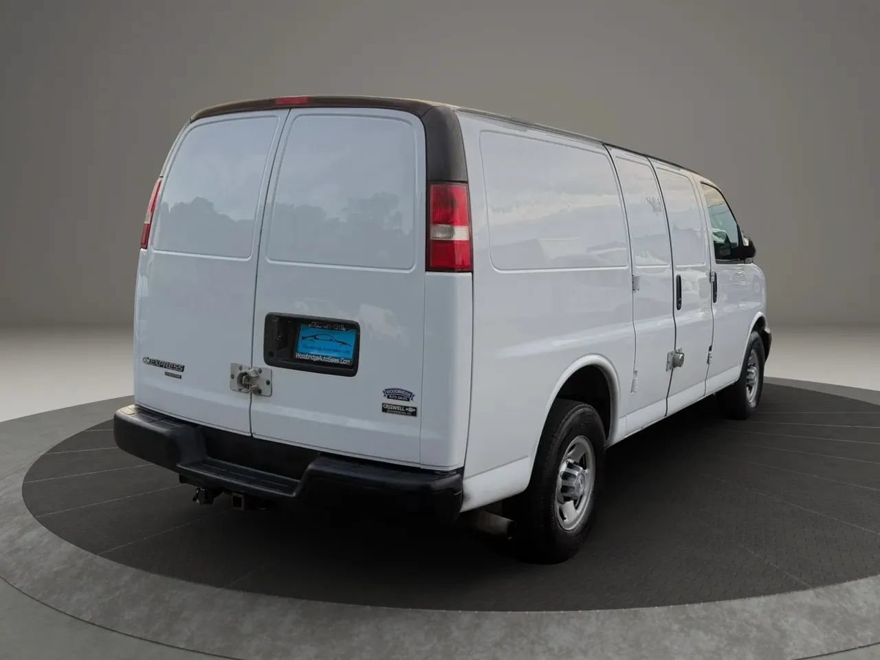 Used 2016 Chevrolet Express 2500 RWD image 4