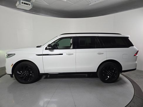 New 2026 Lincoln Navigator Reserve w/ Jet Appearance Package image 8