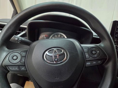 Used 2021 Toyota Corolla LE FWD image 30