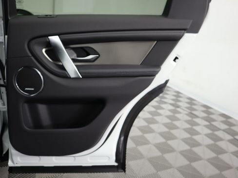 Used 2025 Land Rover Discovery Sport Dynamic SE image 28