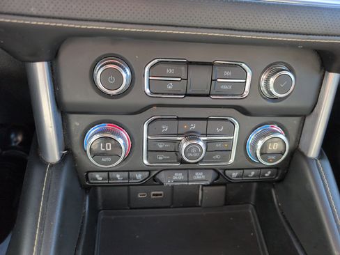 Used 2021 GMC Yukon XL SLT w/ SLT Luxury Plus Package image 28