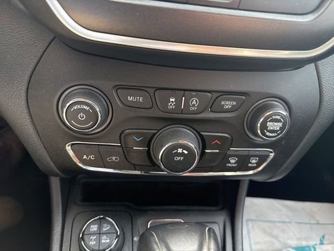 Used 2020 Jeep Cherokee Trailhawk w/ Cold Weather Group AWD/4WD image 10