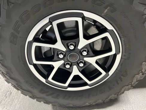 Used 2025 Jeep Wrangler Unlimited Rubicon AWD/4WD image 41