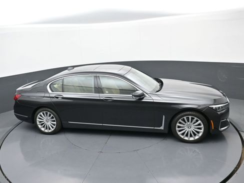 Used 2022 BMW 740i xDrive w/ Premium Package image 29