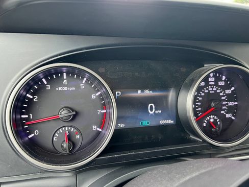 Used 2023 Kia Carnival LX FWD image 26