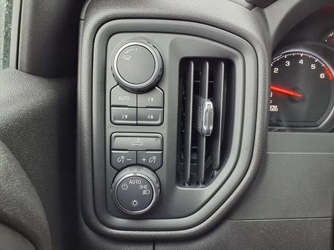 Used 2025 Chevrolet Silverado 1500 Custom Trail Boss AWD/4WD image 15