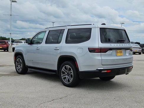 Used 2024 Jeep Wagoneer Series II w/ Flexible Seating Group RWD image 5