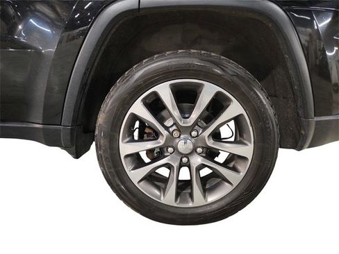 Used 2018 Jeep Grand Cherokee Limited w/ Trailer Tow Group IV image 28