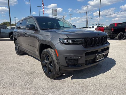 New 2025 Jeep Grand Cherokee L Limited w/ Black Appearance Package image 7