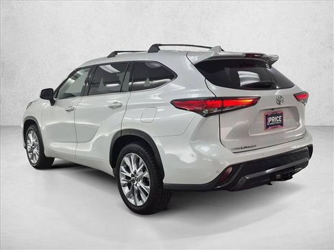 Used 2022 Toyota Highlander Limited FWD image 8