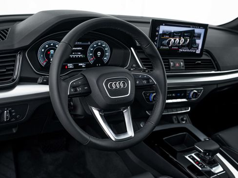 Certified 2025 Audi Q5 2.0T Premium w/ Convenience Plus Package AWD/4WD image 9
