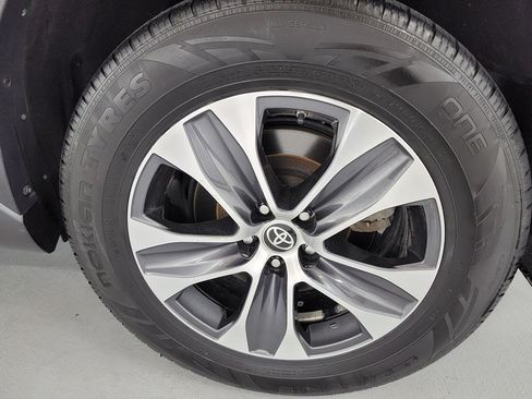 Used 2022 Toyota Highlander XLE AWD/4WD image 10