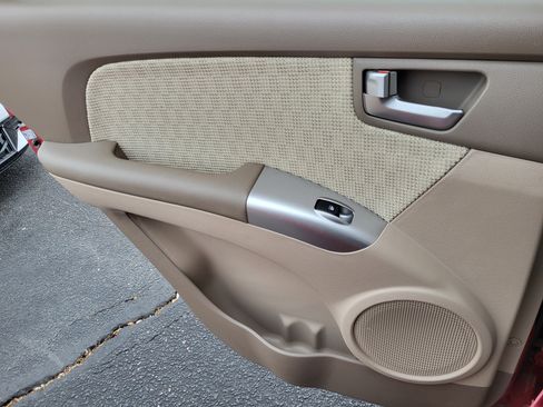 Used 2008 Kia Sportage LX image 11