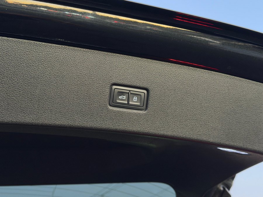 Used 2023 Audi Q8 Premium Plus w/ Premium Plus Package AWD/4WD image 19