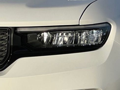 New 2025 Jeep Grand Cherokee Limited w/ Black Appearance Package image 45